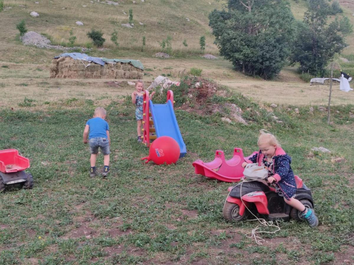 Na Krovu Svijeta Lukomir Exterior foto
