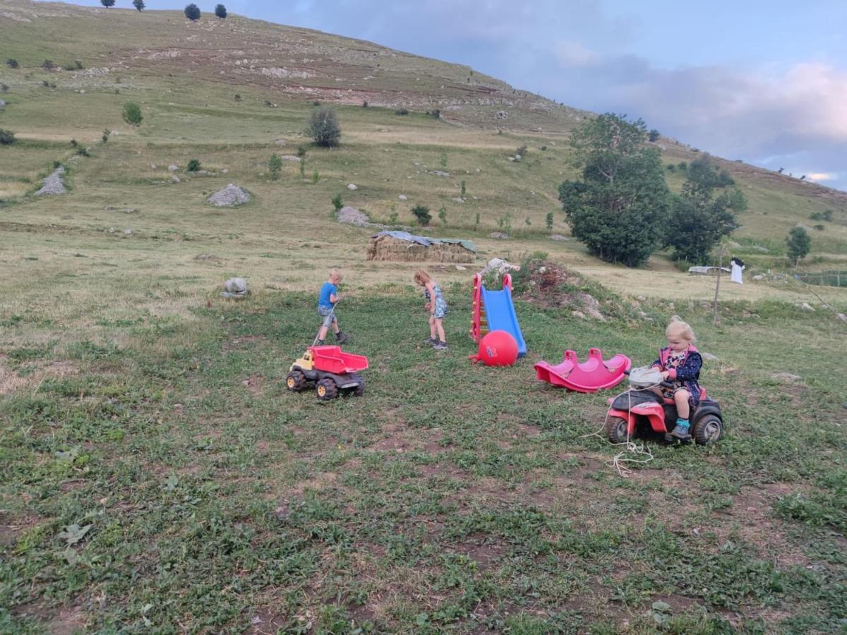 Na Krovu Svijeta Lukomir Exterior foto